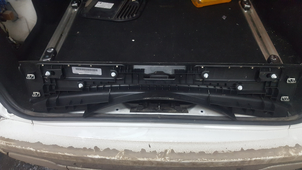 Снятие задних амортизаторов Evoque — Land Rover Range Rover Evoque, 2 л ...