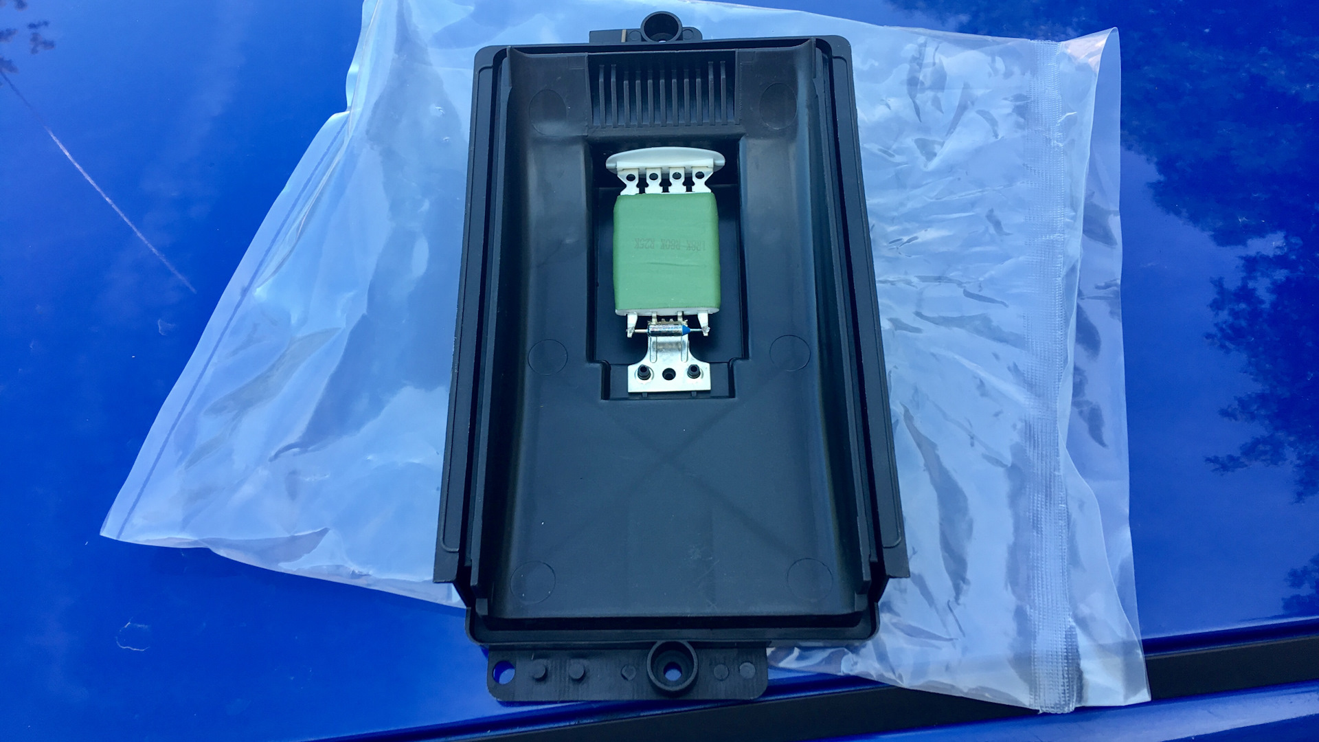 95. Резистор регулятора скорости вращения вентилятора — Volkswagen Golf ...