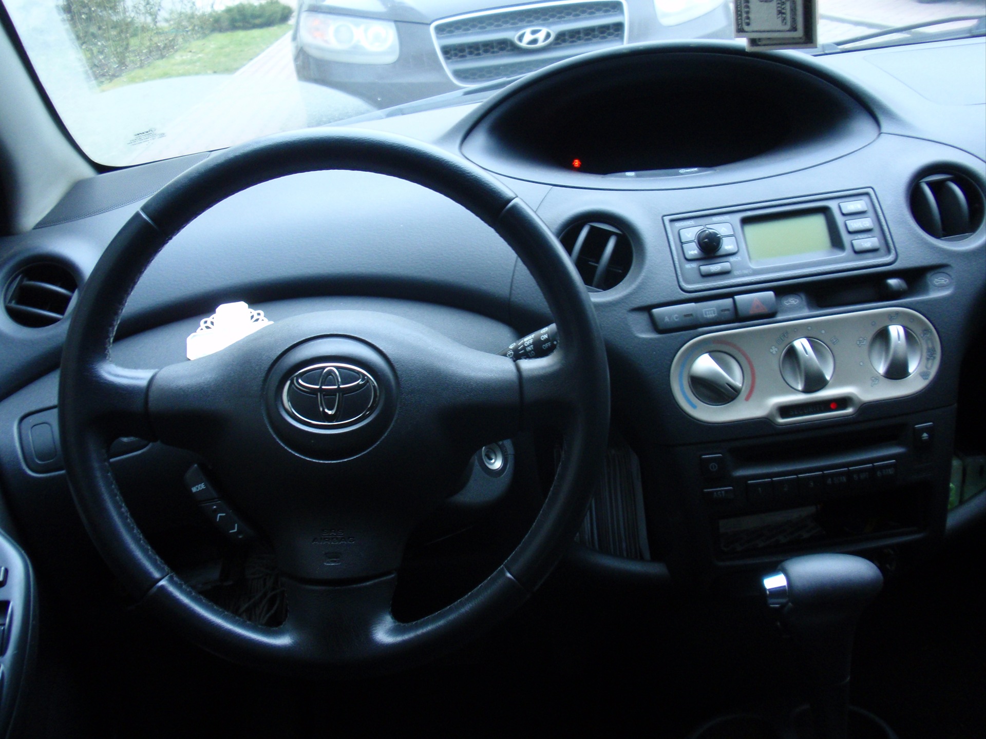 Leather interior - Toyota Yaris 13L 2003
