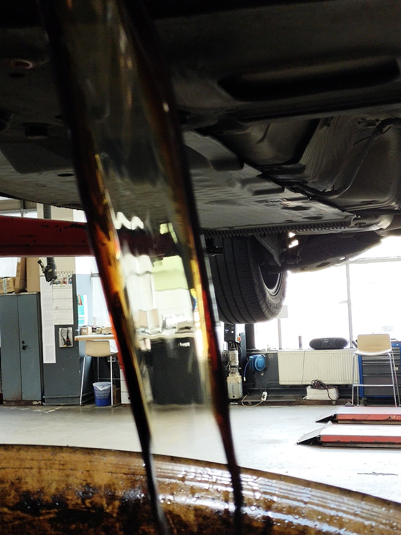 Промывочное не чистое слилось, но и не чернющее как обычно. Сменный фильтр сработал. — Skoda Yeti