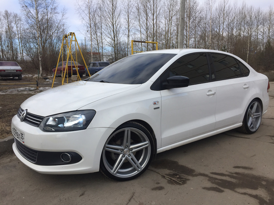 Volkswagen Polo r sedan