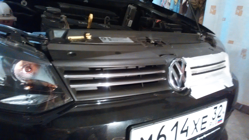 Попытка убрать хром с решетки радиатора — Volkswagen Polo Sedan, 1,6 л ...