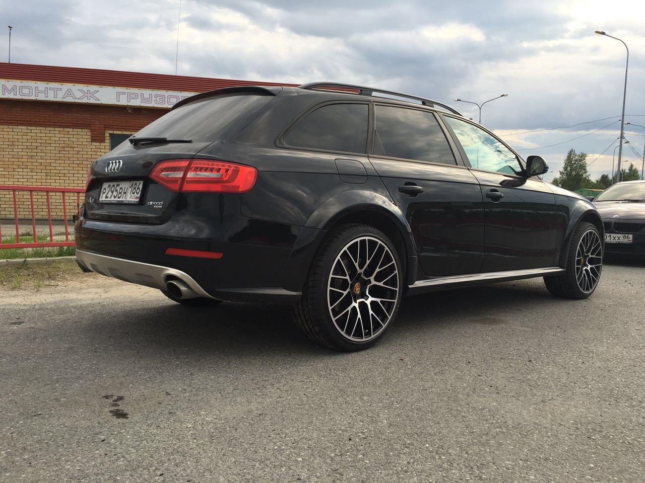 320 b 8 40 10. Audi Allroad Black.