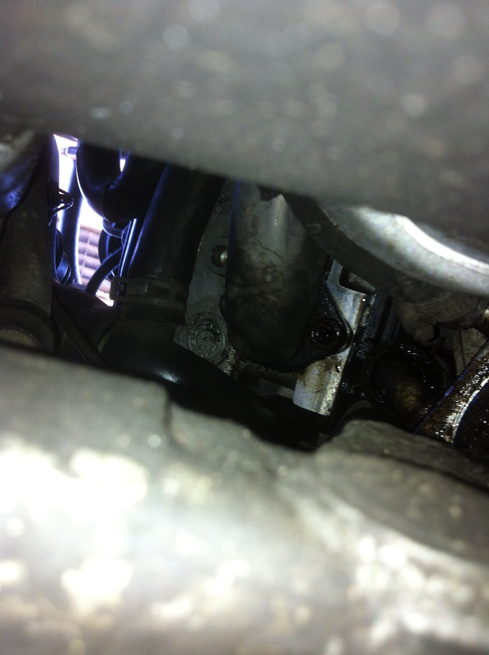 Погнало масло из под КК! Делема в комментах — Audi A6 (C5), 2,5 л, 1999 ...