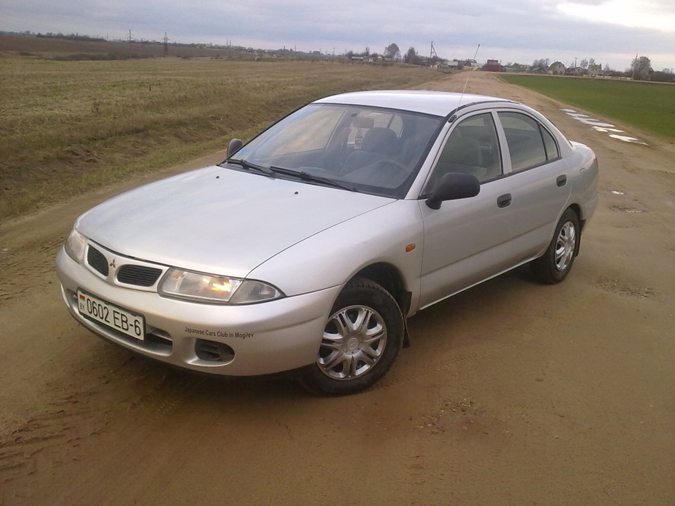 катаемся — Mitsubishi Carisma. Запчасти на фото: F06002