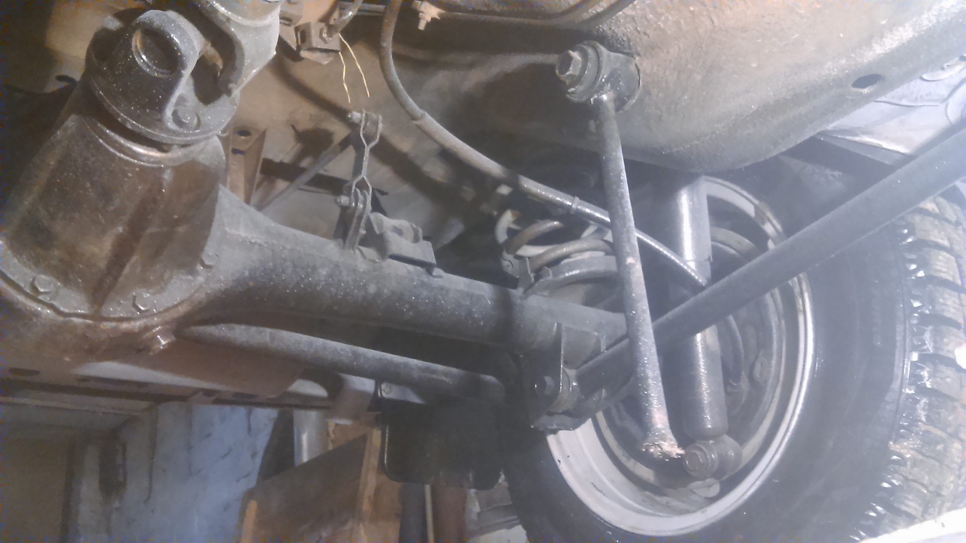 Нива вырвало реактивную тягу. Оторвать тягу на патруле. Оторвало заднюю реактивную ваз 21 0 8. Кронштейн реактивной тяги iveco. Оторвало реактивную тягу.