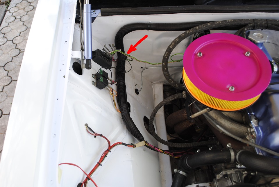 8. Перенос аккумулятора в багажник — Lada 2103, 1,5 л, 1974 года ...