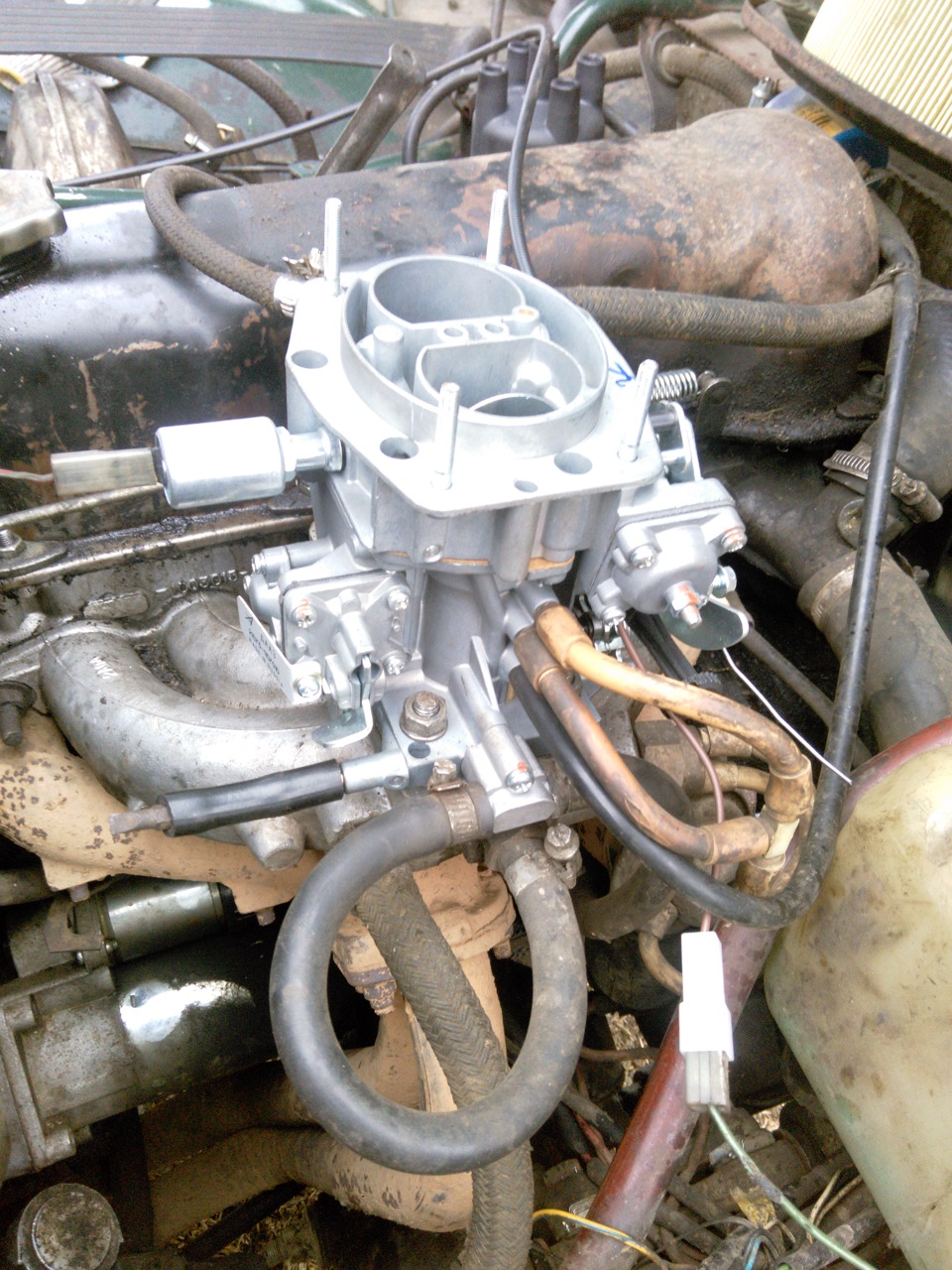 С перебоями работает карбюратор. Карбюратор зил 130 на газель 402 двигатель провалы. Подсос ваз 2109 карбюратор. Карбюратор нива. Карбюратор солекс 2108.