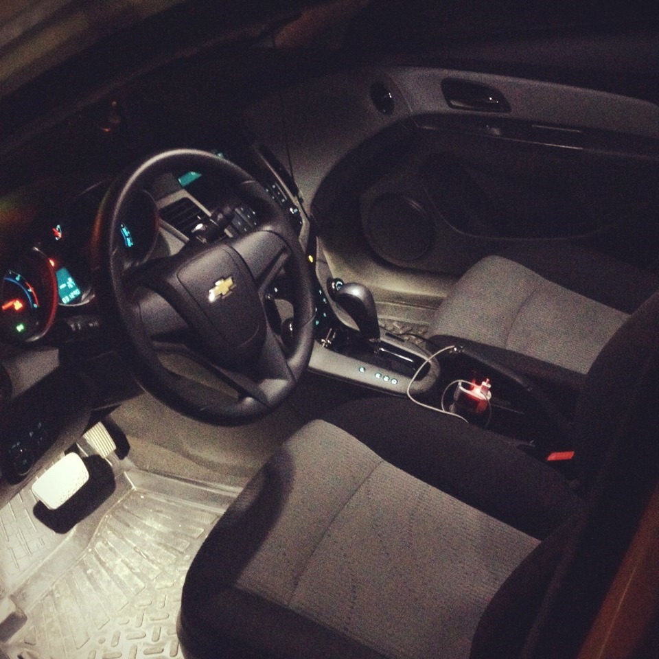 Установлена диодная подсветка салона — Chevrolet Cruze (1G), 1,6 л ...