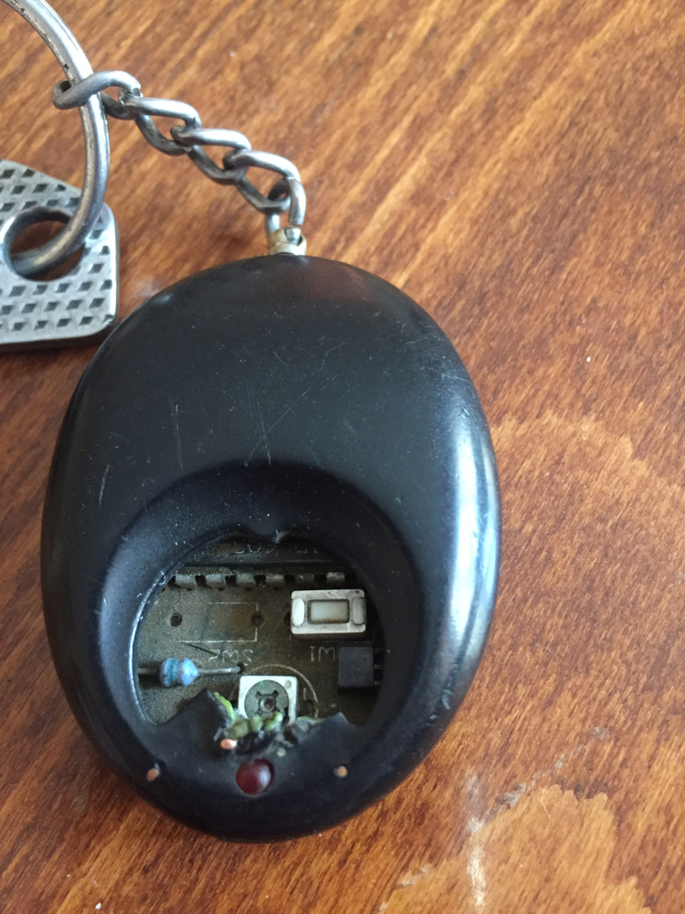 Кто знает что за фирма сегналки кнопки отвалились от старости хочу ...