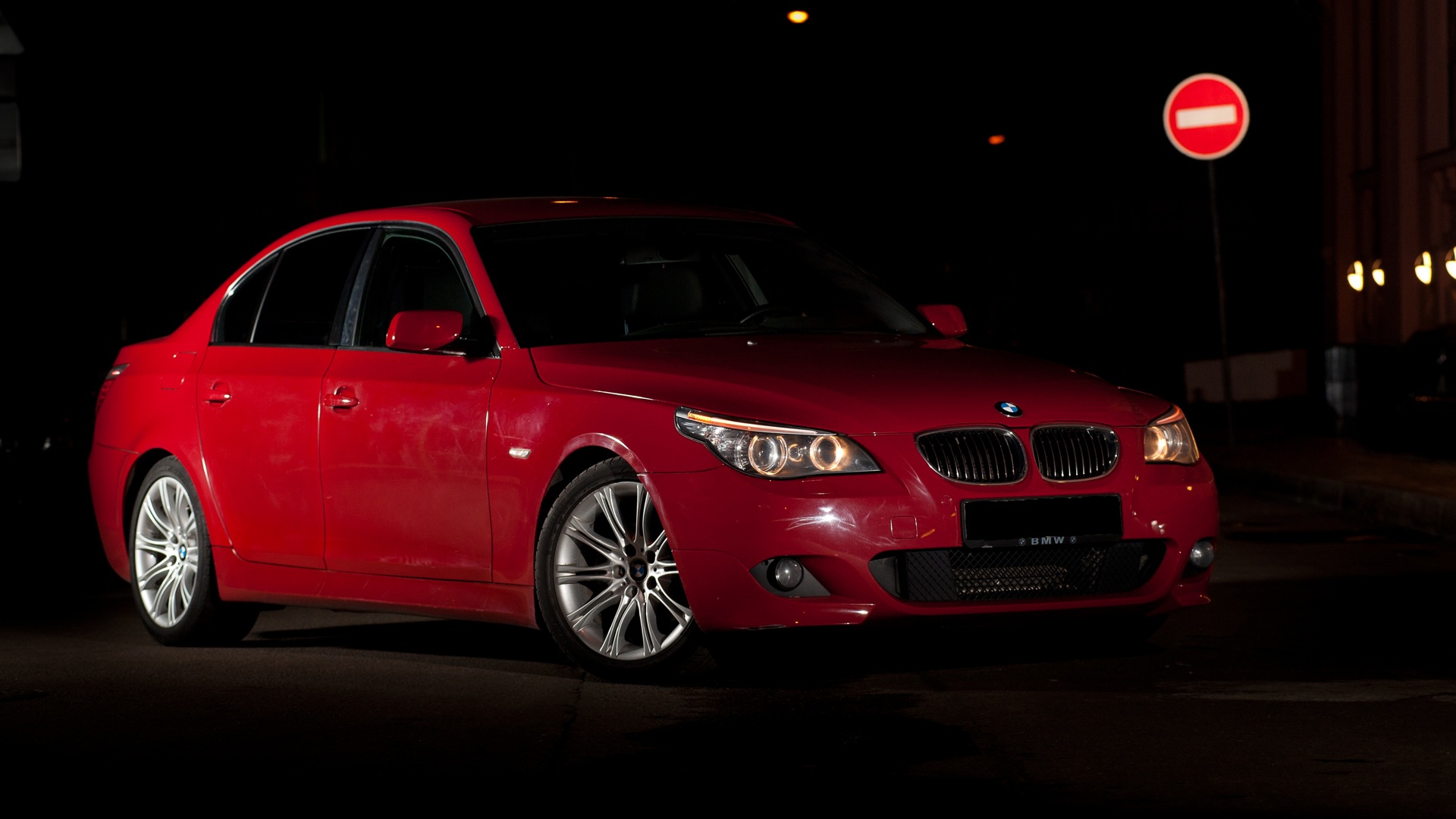 Е60 спорт. BMW e60 Red. BMW e60 красная. БМВ м5 е60 красная. BMW 5 e60 красная.