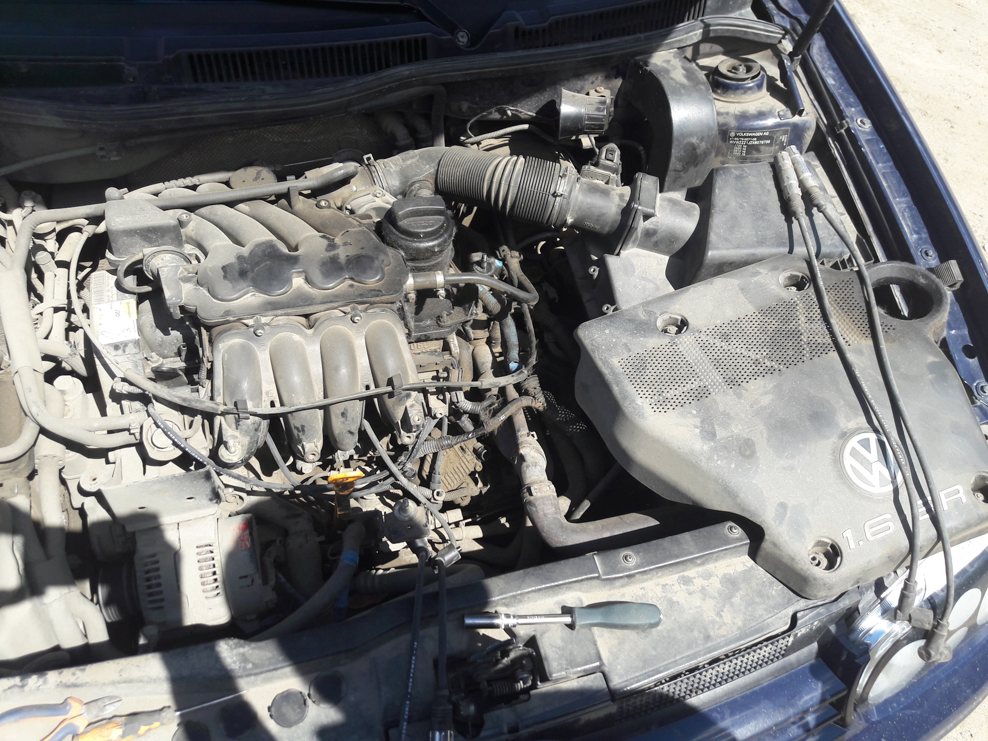 Замена высоковольтных проводов и свечей — Volkswagen Golf Mk4, 1,6 л ...