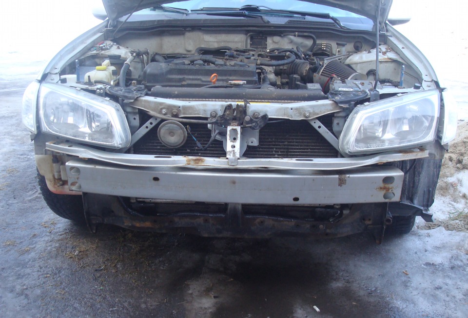 Решетка радиатора. Part 3 — Nissan Almera II (N16), 1,5 л, 2001 года ...