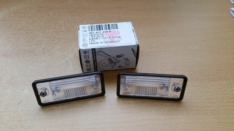 8E0807430 A6 C6 (2004-2011) 2 TD Мех. 53516303 Подсветка номера VAG ...