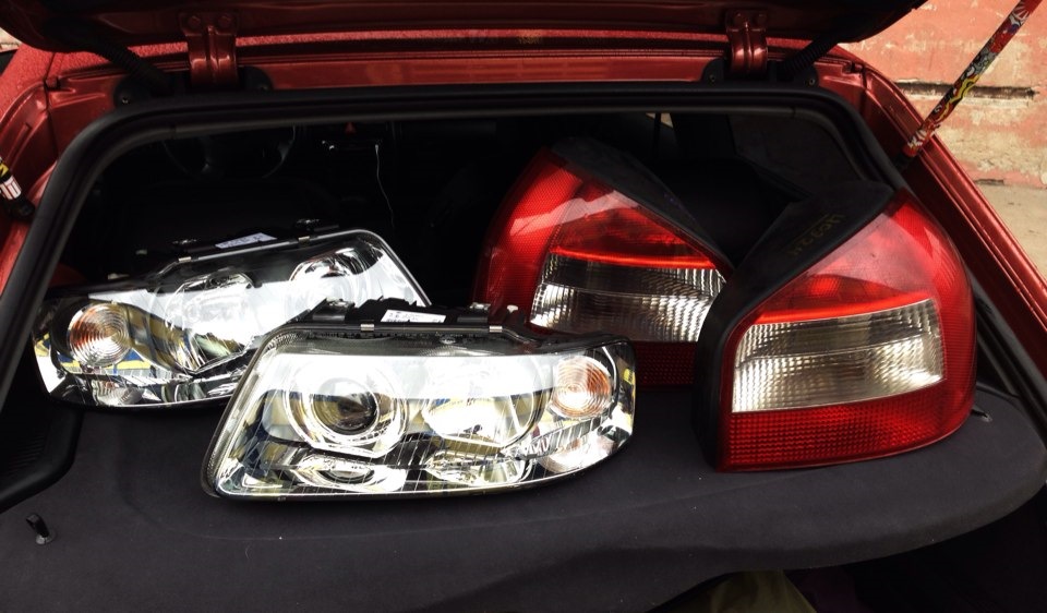 замена рестайловых фар на bmw i3. мутные фары на ниссан теана. Bmw 4 lci фара. фара hyundai solaris линзованная с дхо. F10 рестайлинг и дорестайлинг.