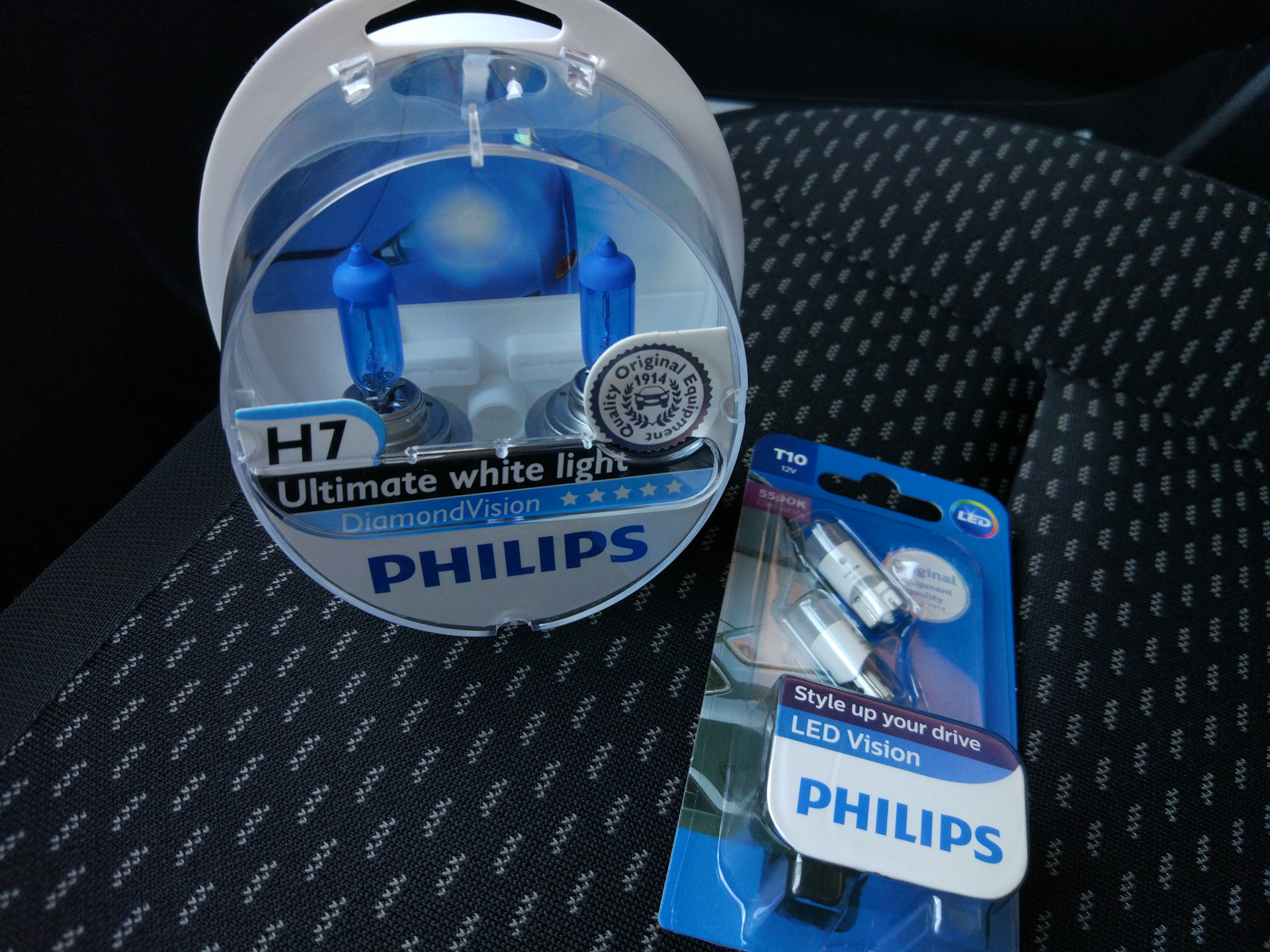 Филипс ближний свет. Philips Diamond Vision h7 5000k. Philips Diamond Vision h7. 12972dvs2. Philips 5500k h7.