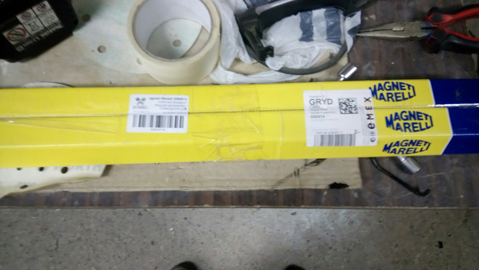 Упоры багажника. Усиленые. — Lexus IS II, 2,5 л, 2008 года | запчасти ...