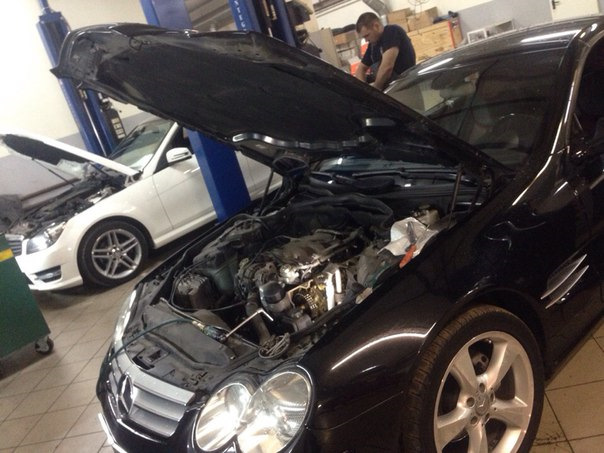 Mercedes W230 SL 350 замена прокладок клапанной крышки. — Alarm Service ...