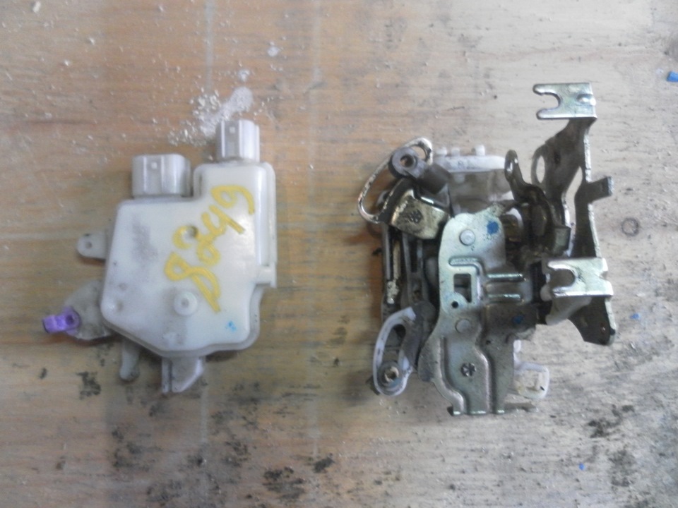 Замена моторчика активатора замка двери. — Honda Avancier, 2,3 л, 1999 ...