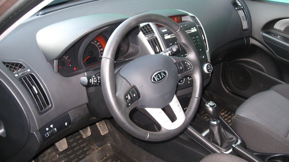 Kia ceed 2011 интерьер