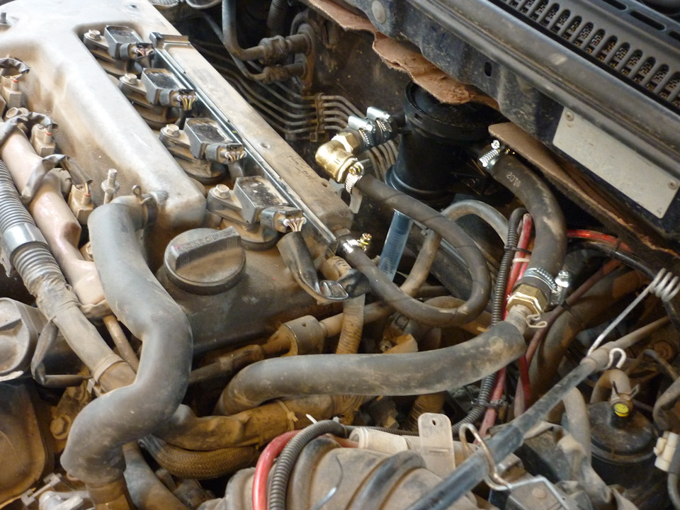 Сделано всё так, что родная разводка шлангов не нарушена и в любой момент всё можно вернуть ОБРАТНО. — Toyota Corolla (120)