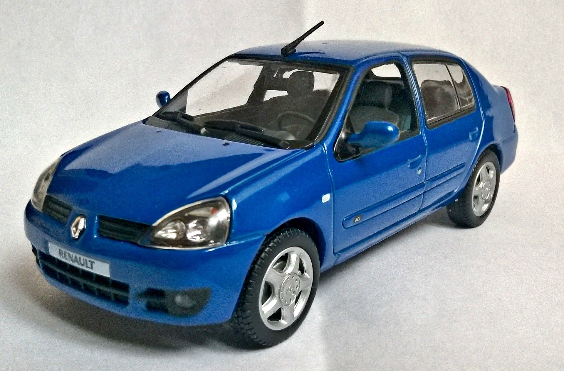 Рено клио символ. Norev Renault Clio symbol 43. Моделька Рено Симбол. Renault Clio symbol модель 1:24. Renault Clio II 3d HB 1998-2005.