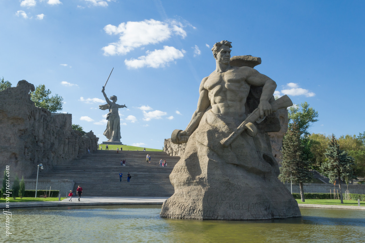 Памятник сталинградской битве в волгограде. Мамаев Курган Волгоград. Мемориальный комплекс Мамаев Курган. Памятник Мамаев Курган в Волгограде.