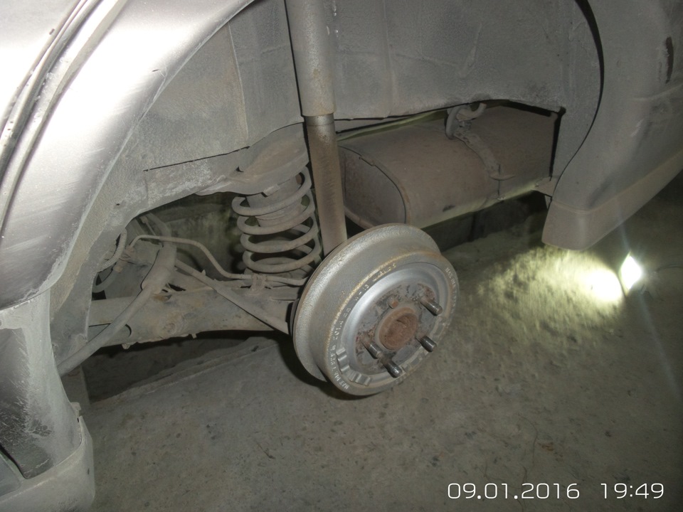 Замена шпилек на задней ступице. — Pontiac Grand Am, 2,4 л, 1996 года ...