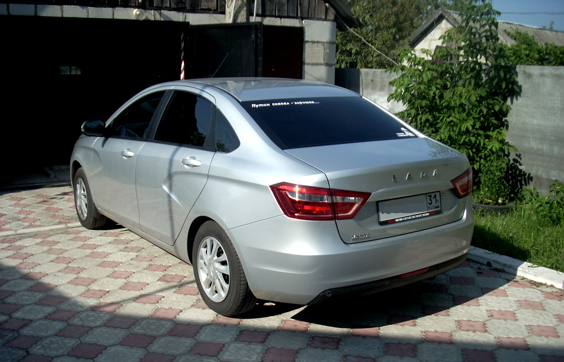 Тонирование задней полусферы своими руками — Lada Vesta, 1,6 л, 2015 года |  стайлинг | DRIVE2