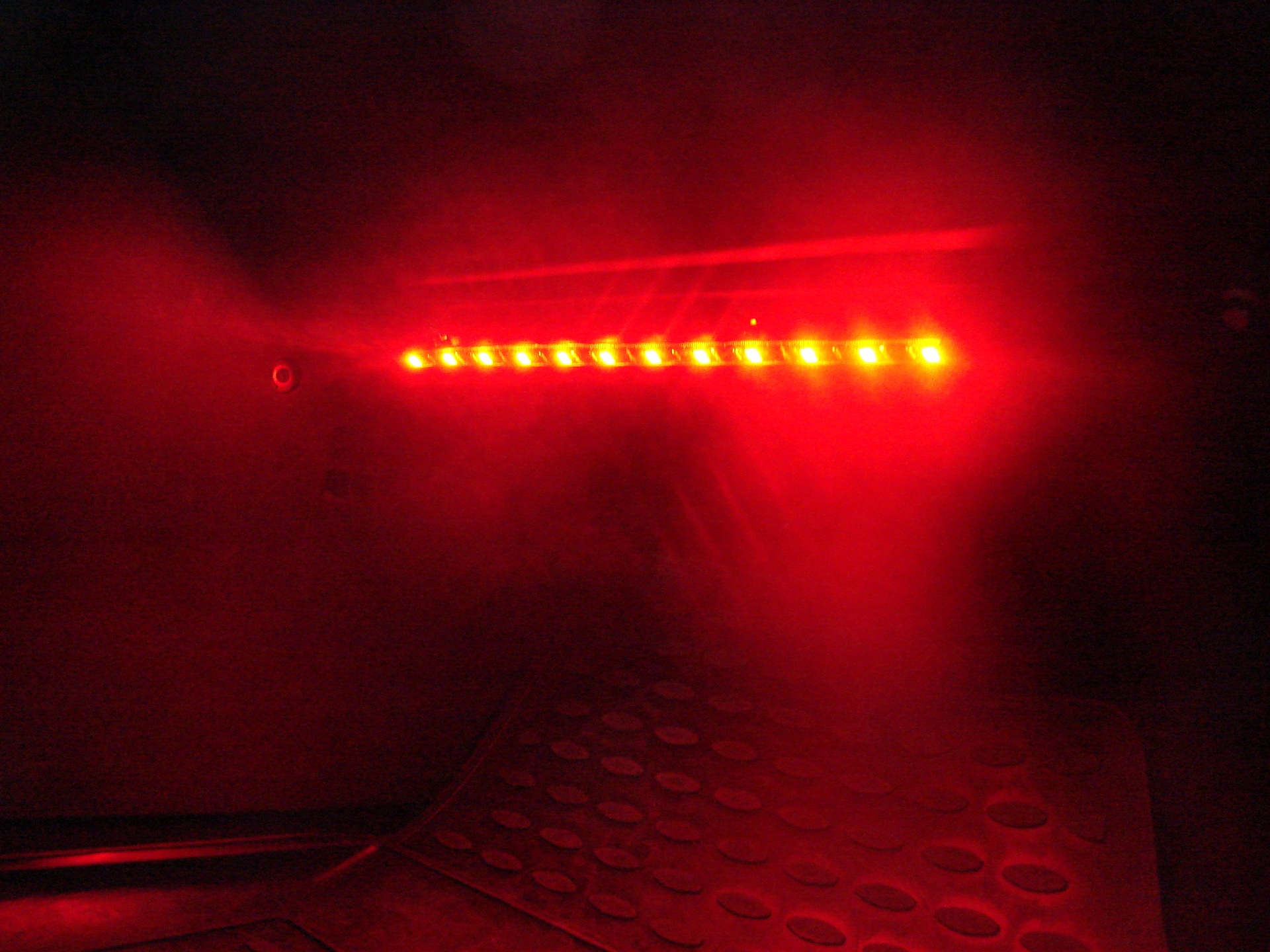 Купить красную подсветку. M11-3714030. Красная подсветка. Красная подсветка на задний бампер. Освещение для гаража светодиодные.