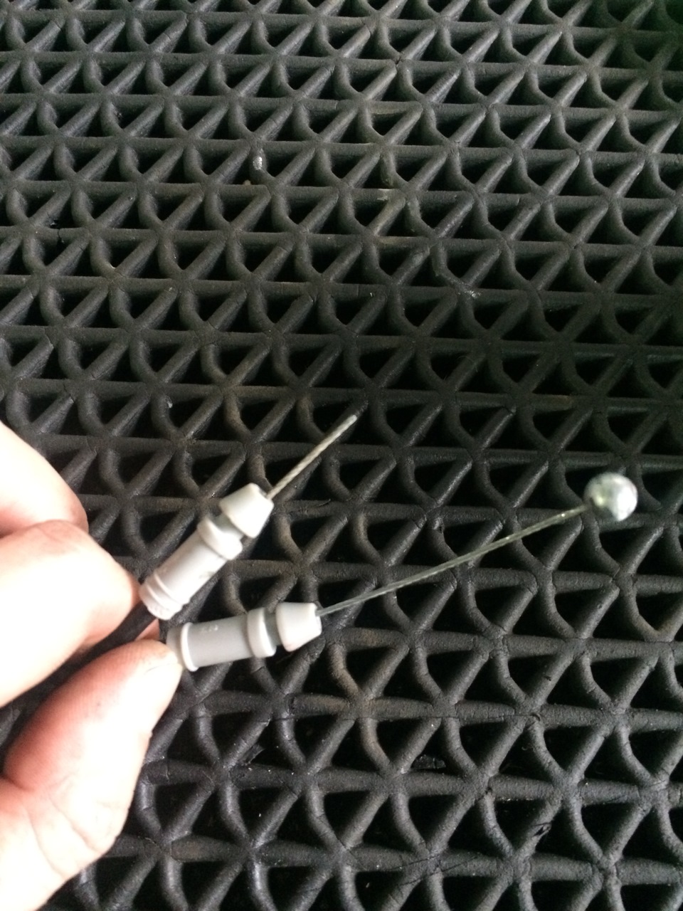 Порвался тросик багажника! — Toyota Camry (XV40), 2,4 л, 2009 года ...