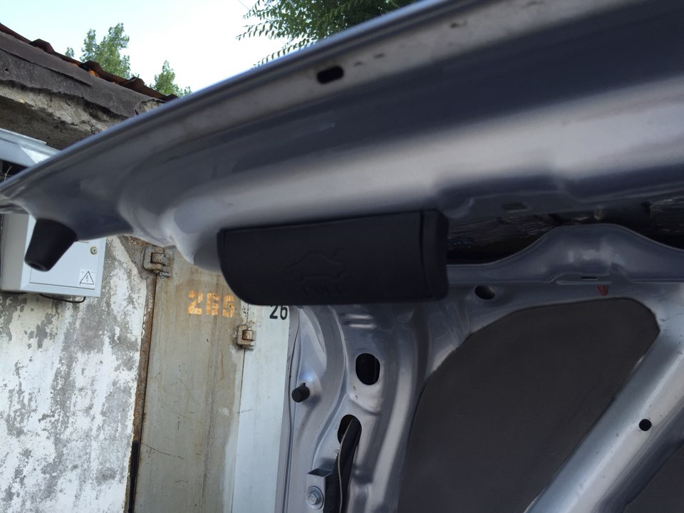 Ручка закрытия багажника — Hyundai Accent (2G), 1,6 л, 2008 года ...