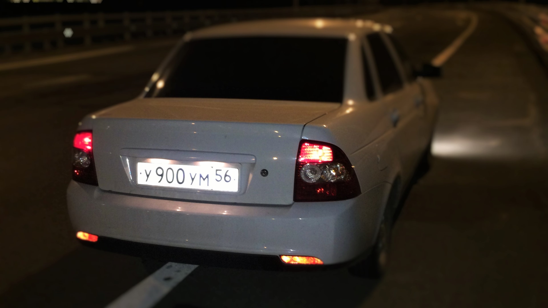 Приора во дворе. Тихо из дворов катаный без номеров. Приора пневма зимой. Машина без номеров ночь. Мимо дворов едет приора без номеров песня.