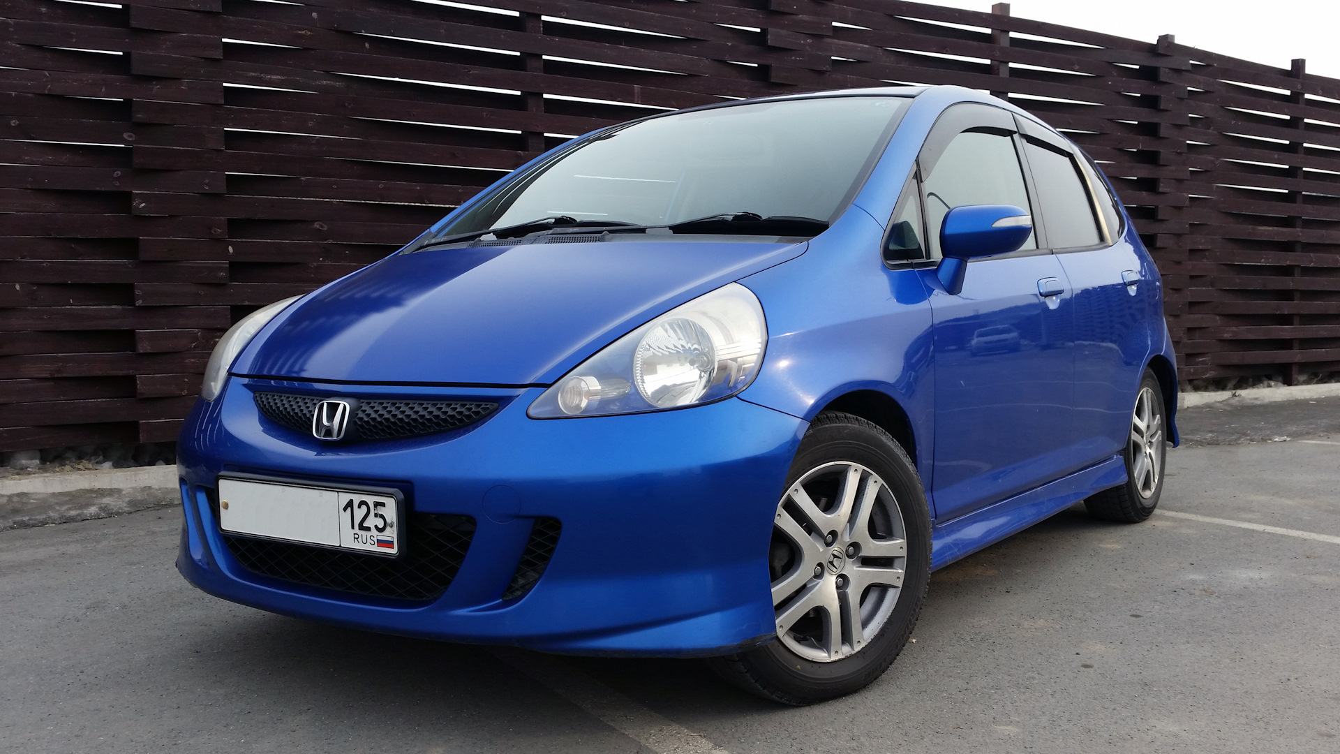 Honda fit 2007. Хонда фит 2007 года.