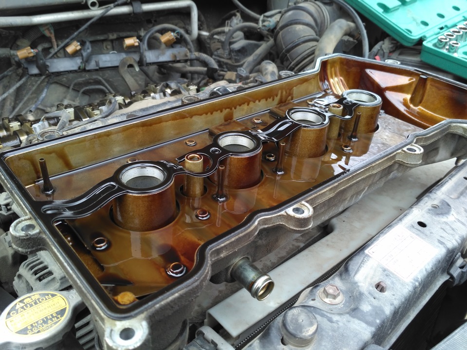 Замена прокладки клапанной крышки — Toyota Voltz, 1,8 л, 2002 года ...
