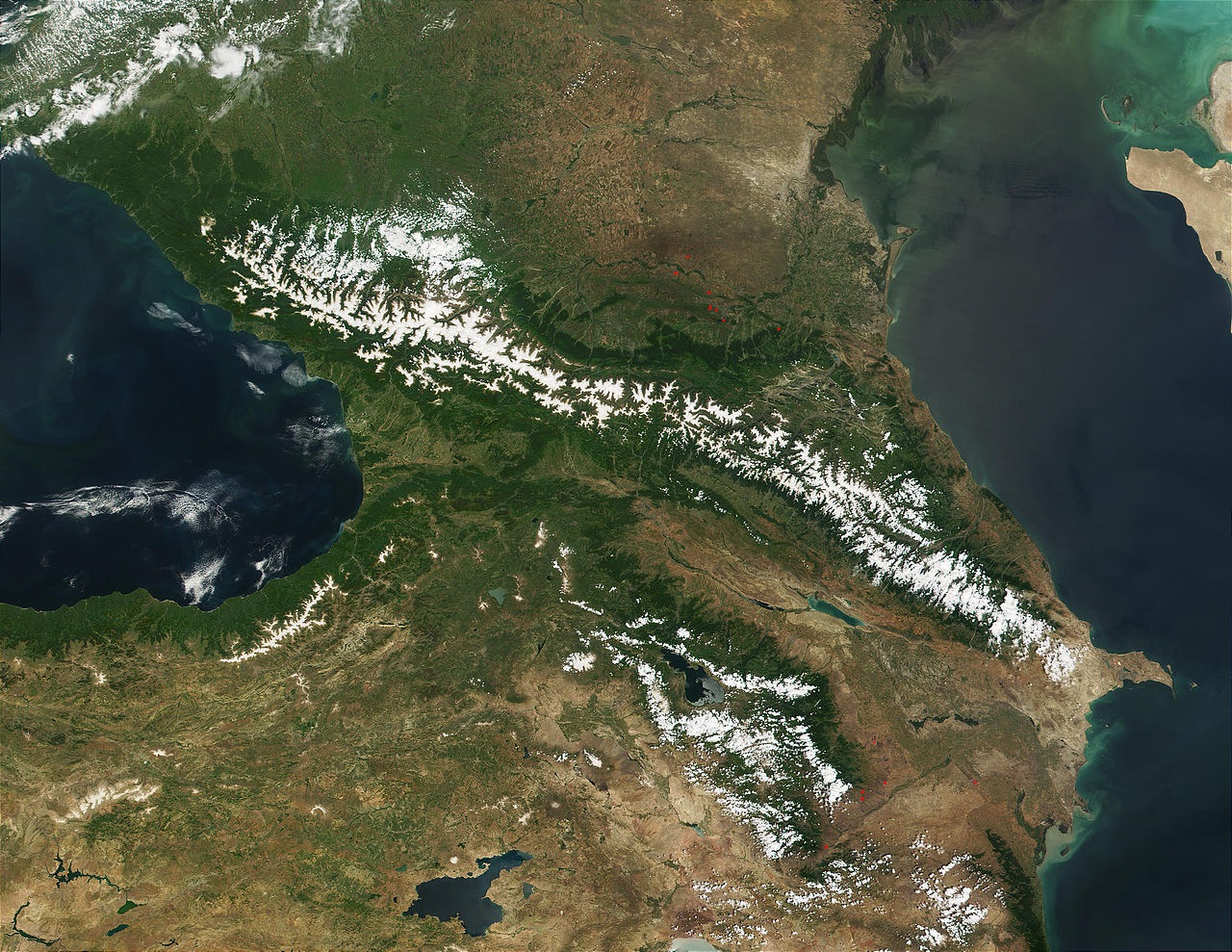 Кавказский хребет космоснимок