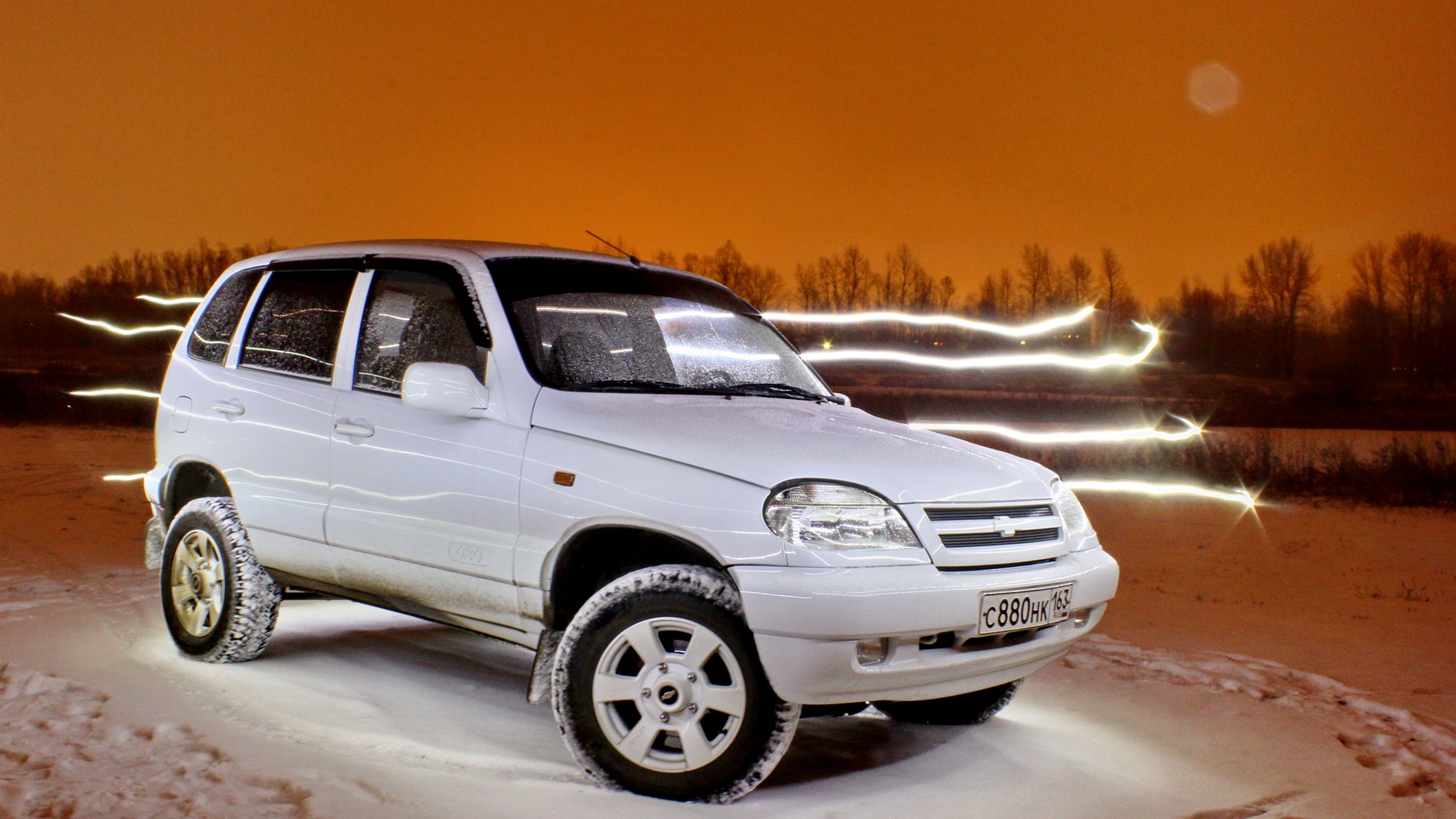 Нива шевроле после. Chevrolet Niva 2003. Шевроле Нива 2003 года белая. Chevrolet Niva Style-. Chevrolet Niva на стиле.