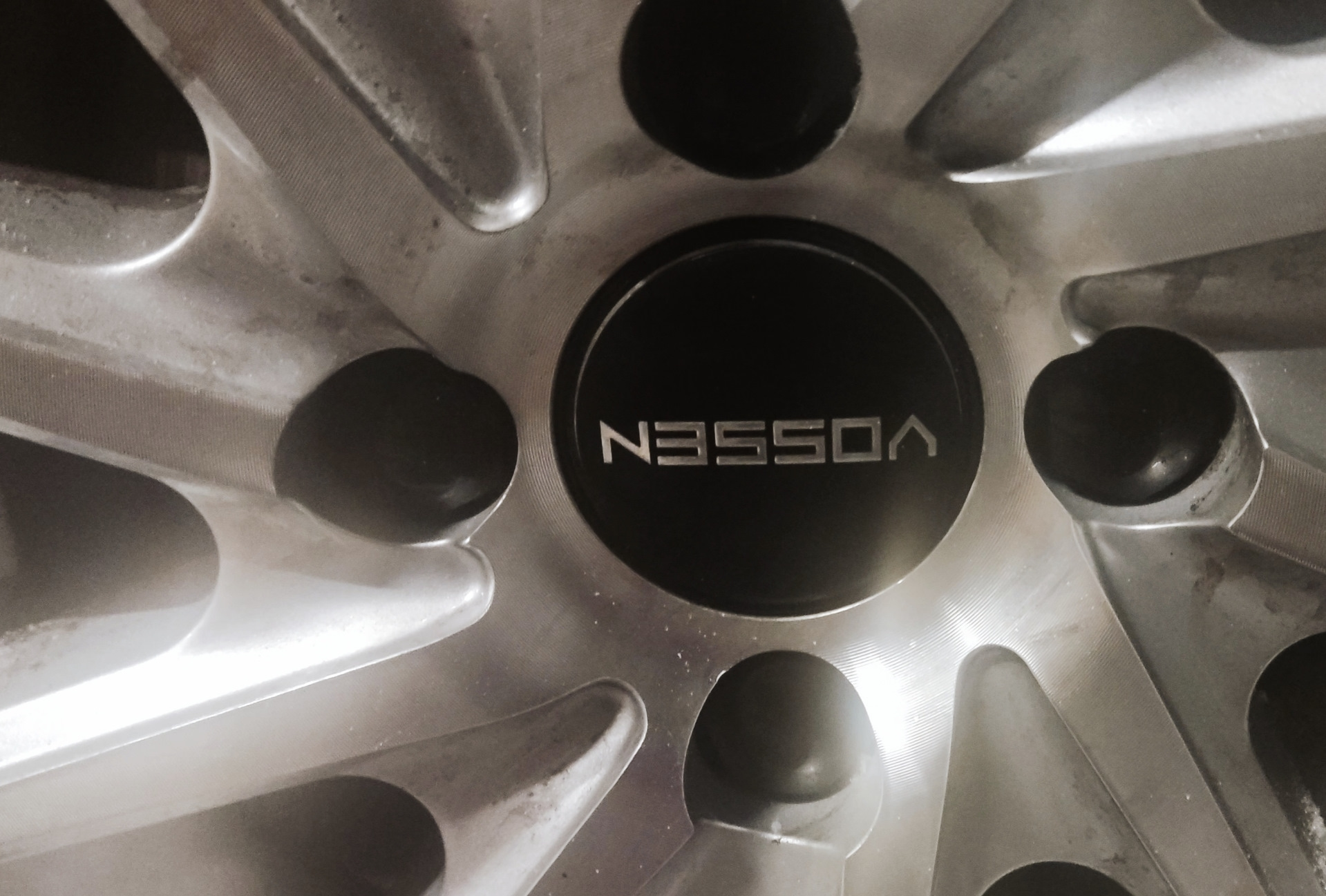 Наклейки VOSSEN на колпачки литых дисков 😎 Заглушки для колёсных болтов ...