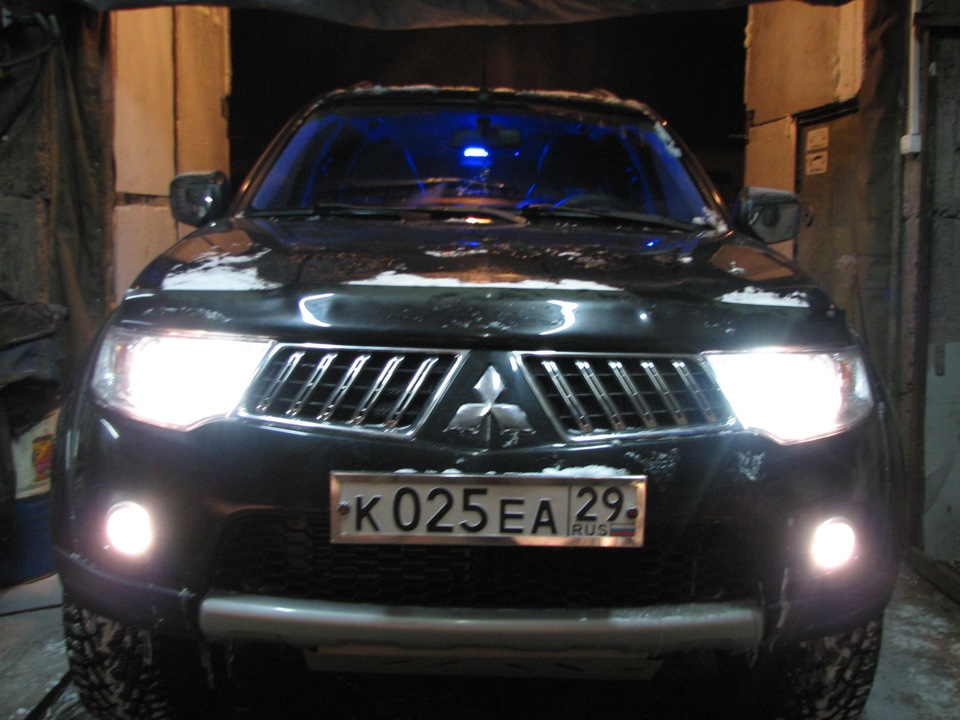 Паджеро лампочки. Led лампы Ближний свет Mitsubishi Pajero Sport 2. Светодиодные лампы Паджеро спорт 1. Светодиодные лампы на Дальний свет Митсубиси Паджеро спорт 2. Mitsubishi Pajero Sport 2 лампа ближнего света.