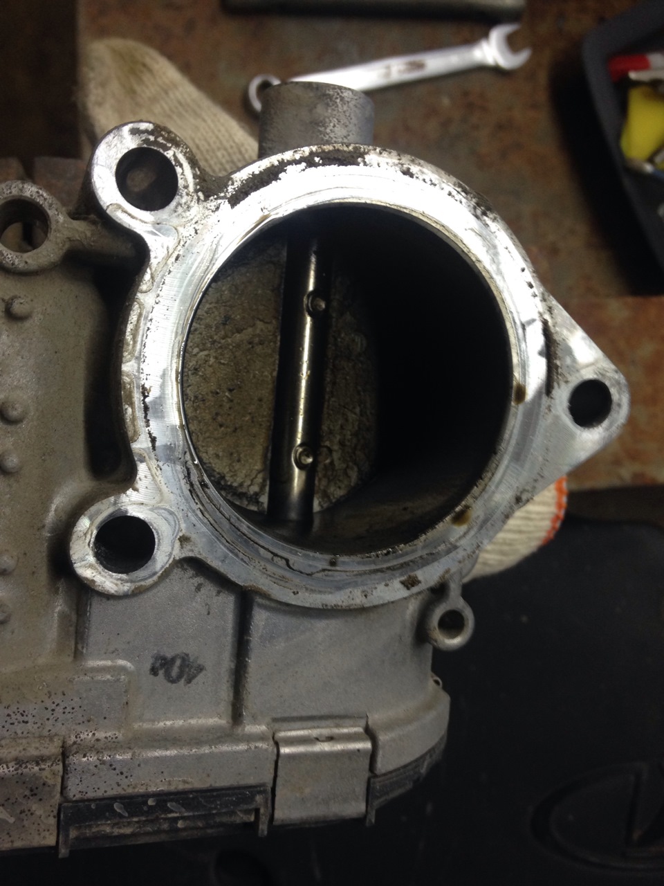 Чистка дросселя — Lada Калина хэтчбек, 1,4 л, 2011 года | своими руками ...