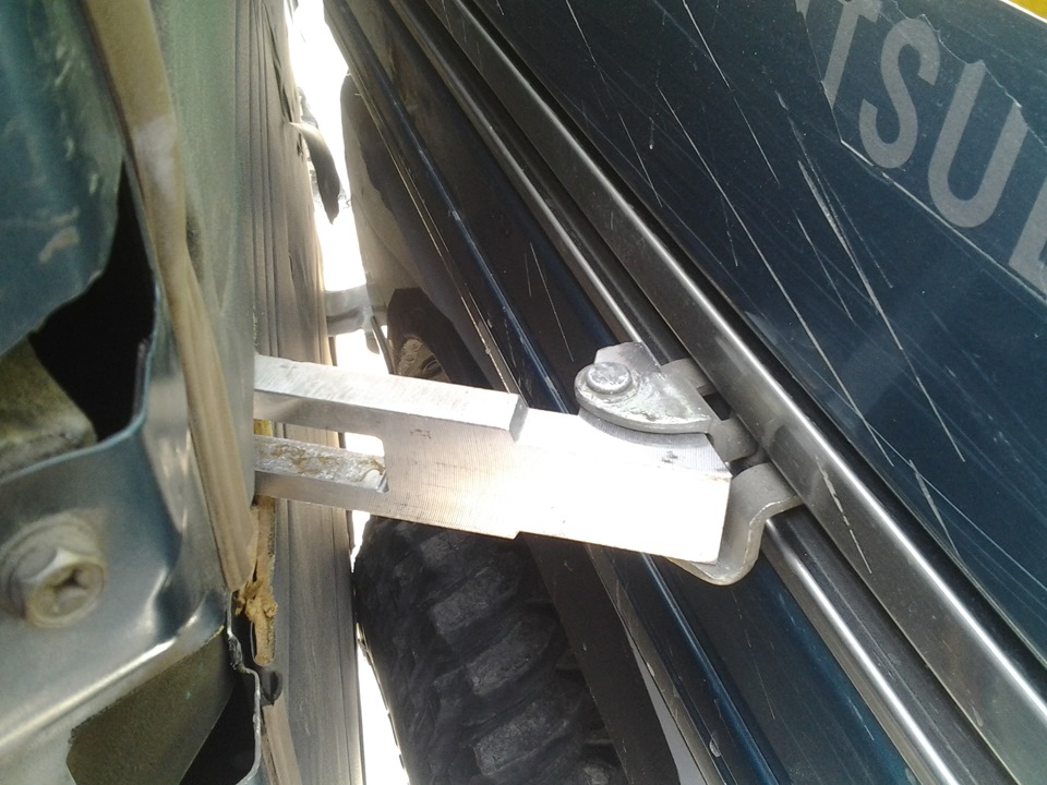 шумоизоляция сдвижной двери delica. кронштейн сдвижной двери митсубиси. концевик сдвижной двери delica l400. обшивка сдвижной двери delica p25w. переделка сдвижной двери на распашную делика.