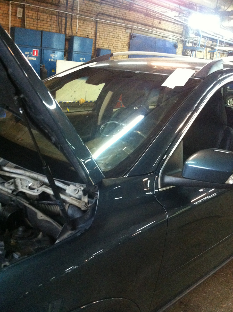 вклеено, синевой вообще не отдает — Volvo XC90 (1G)