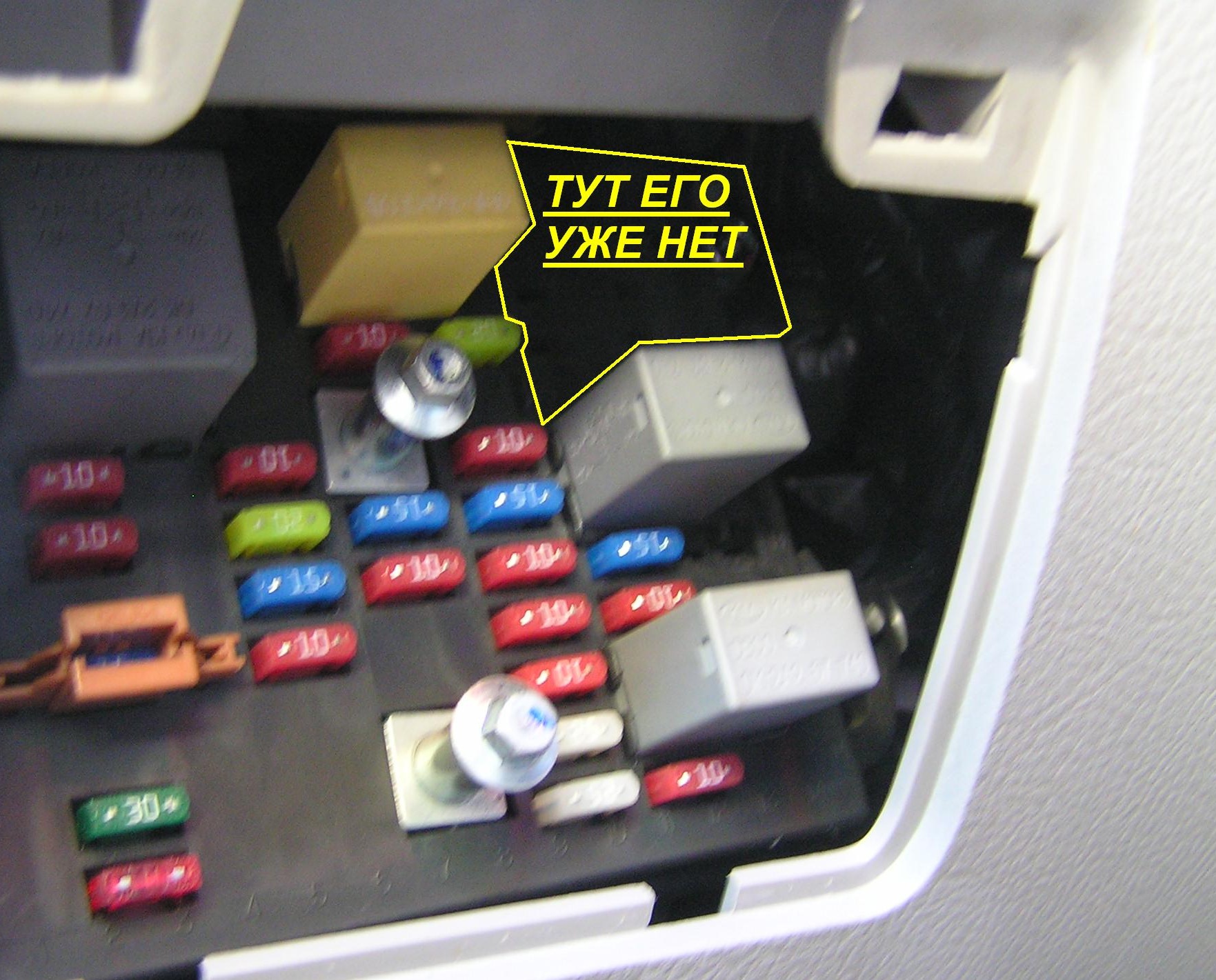 схема включения дополнительного реле. что начинает работать при включении зажигания. реле под панелью приборов нива 21214. схема подключения реле напряжения 12 вольт. дальний ближний свет фар ваз 2107 схема.