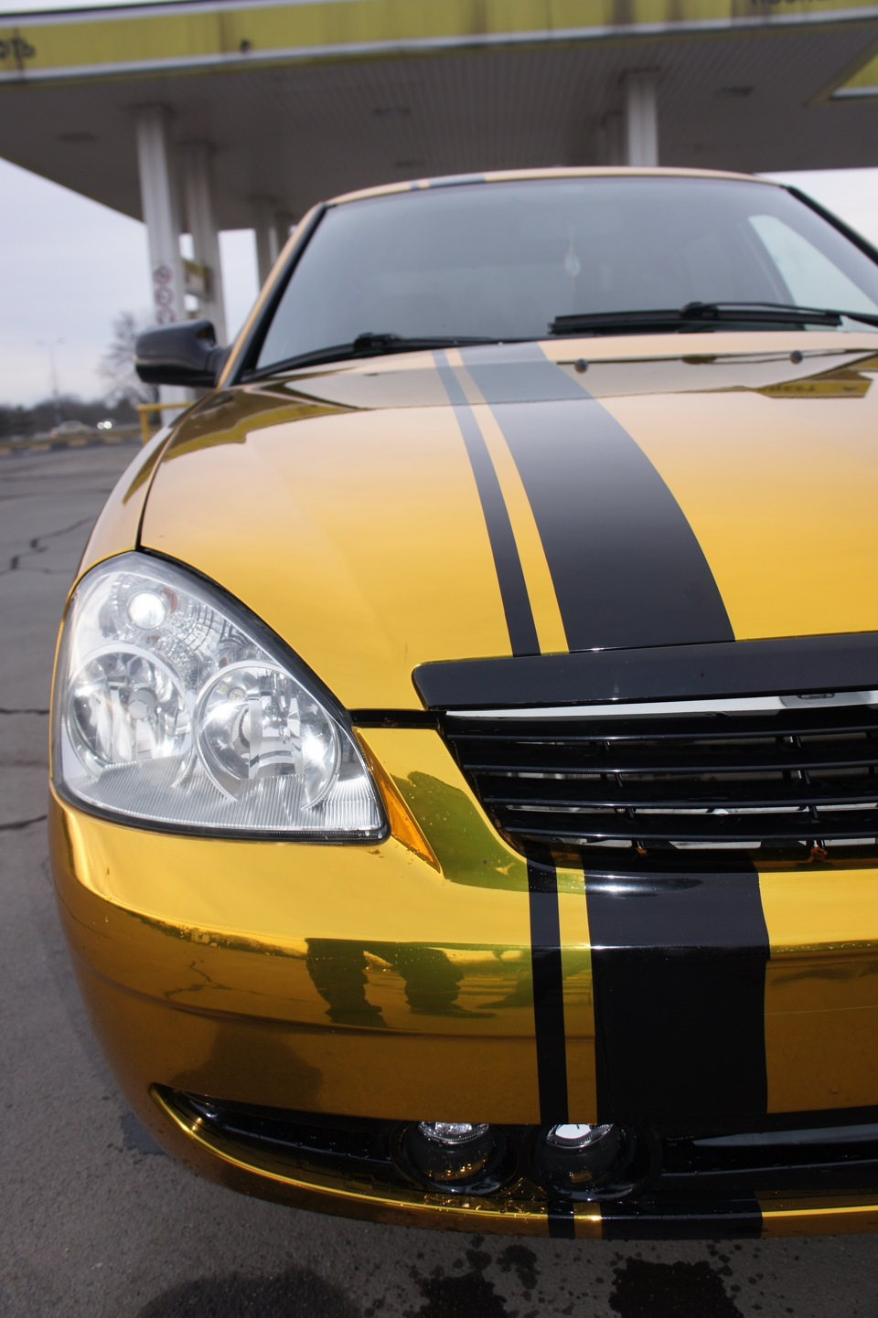 Золотая приора. Голден лад. Голден лад. Золотая гранта тюнинг. Золотая приора хэтчбек.