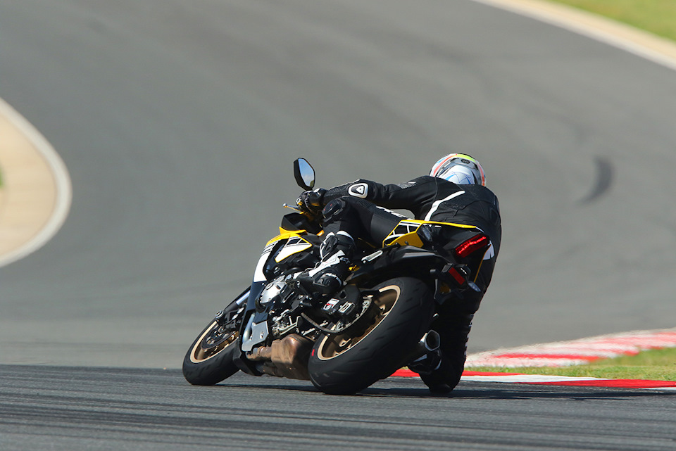 Резина на мотоцикл pirelli diablo. Смотреть фото Резина на мотоцикл pirelli diablo. Смотреть картинку Резина на мотоцикл pirelli diablo. Картинка про Резина на мотоцикл pirelli diablo. Фото Резина на мотоцикл pirelli diablo