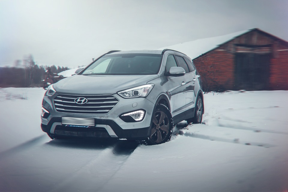 Hyundai santa fe 17 год. Хендай Гранд Санта Фе 2014. Хендай Гранд Санта Фе 2014 белая. Гранд Санта Фе 2014 двигатель 2.2. Hyundai Grand Santa Fe 2013 карандаш.