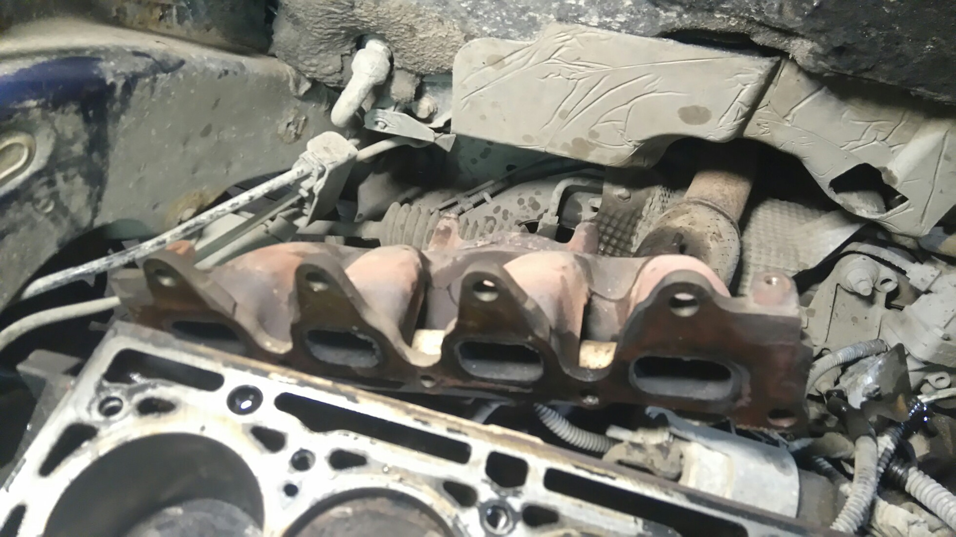 замена прокладки выпускного коллектора рено