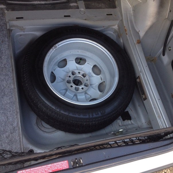 уборка в багажнике и под капотом — Mercedes-Benz E-class (W124), 2,2 л ...