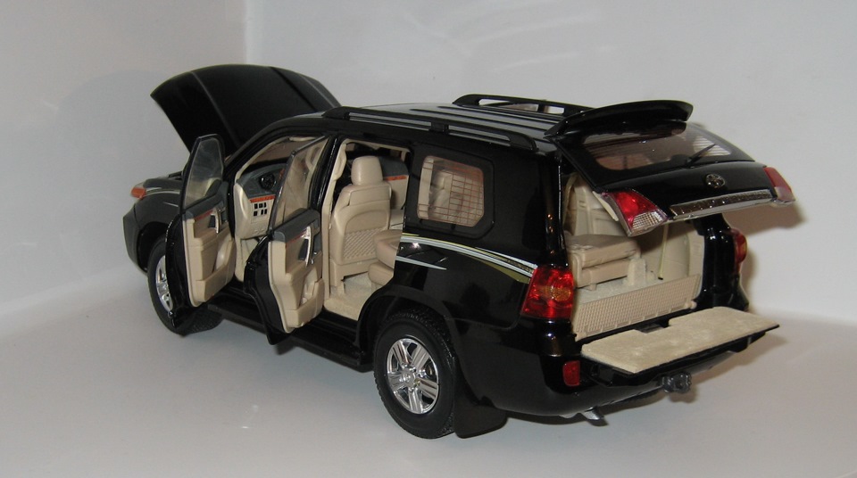 Toyota land cruiser 200 игрушка открываются двери