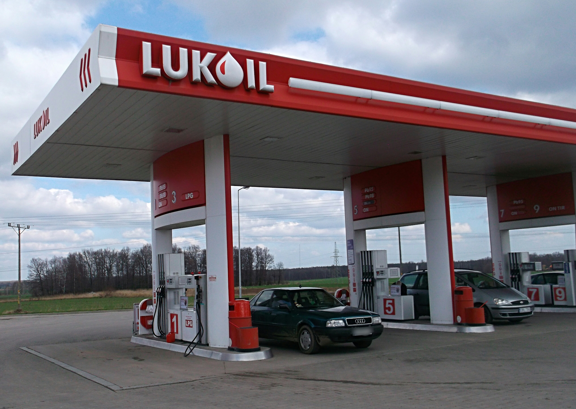 Auto lukoil ru. Лукойл реклама. Лукойл Беларусь. Киров Лукойл.